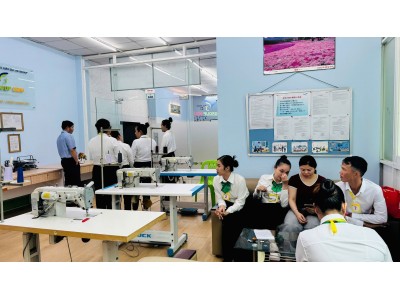 Đối tác Nhật Bản trực tiếp phỏng vấn tay nghề may tại VietGroup Edu Đối tác Nhật Bản trực tiếp phỏng vấn tay nghề may tại VietGroup Edu